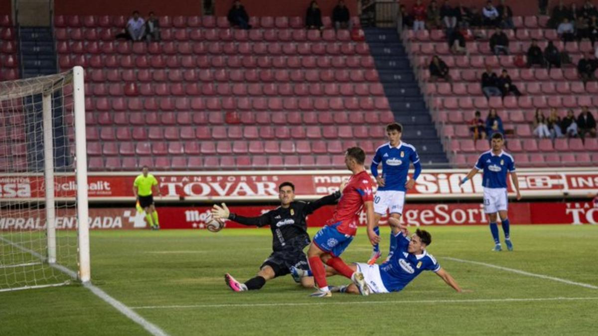 Súnico echa al Oviedo y en Los Pajaritos se sueña con tiempos pasados