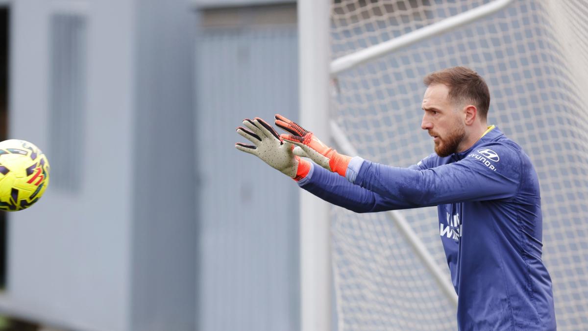 El Atlético viaja a Barcelona sin Oblak, Barrios, Giménez y Cardoso