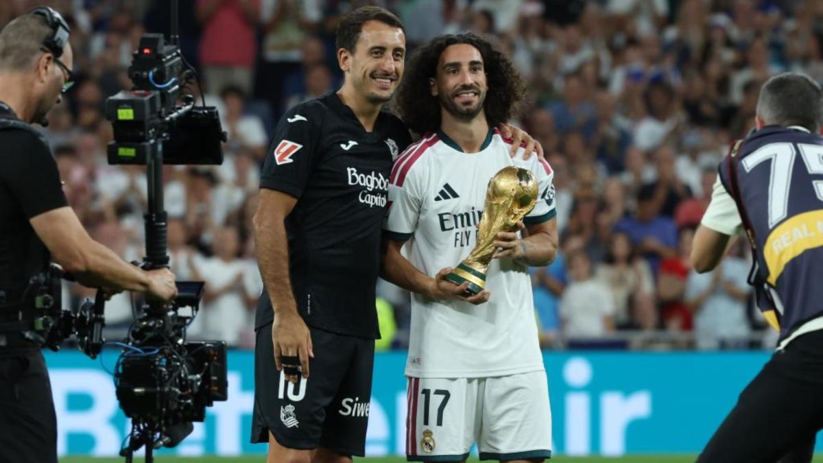 El Bernabéu vibra con Cucurella