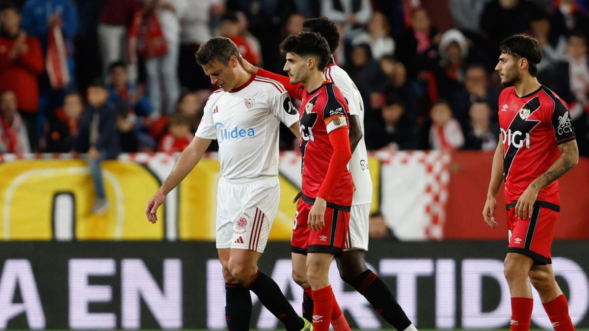 Azpilicueta sufre una pequeña rotura en el aductor derecho