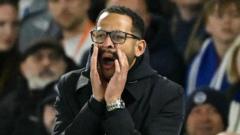 "Indefendible" e "inaceptable": Rosenior, furioso, cuestiona el deseo del Chelsea