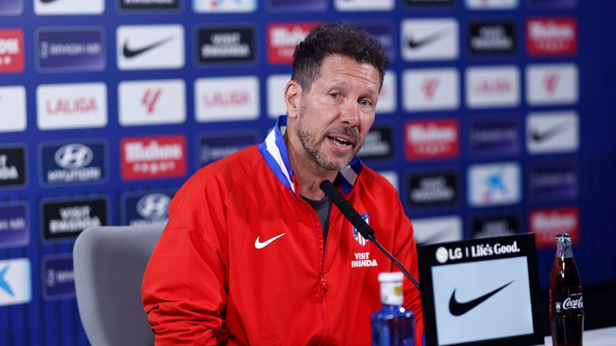 Simeone: "Lookman todavía no está, menos mal que lo sacamos en la final"