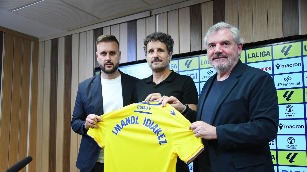 Idiakez: "Esta plantilla está diseñada para jugar en un grande"