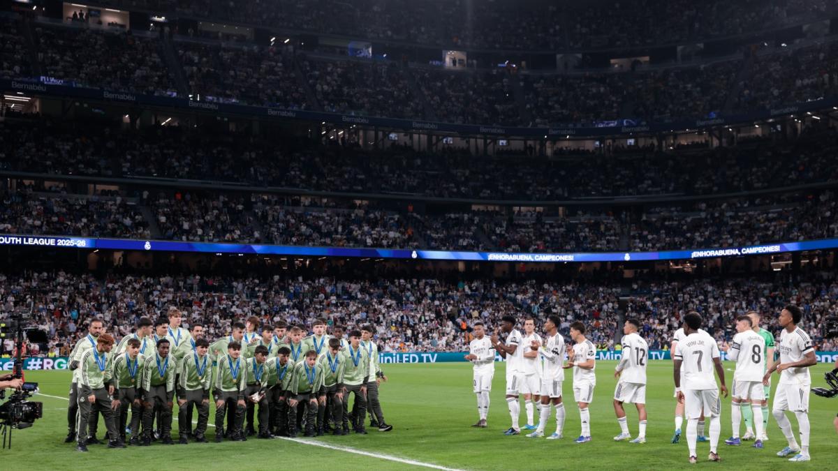 El Bernabéu homenajea a lo grande a los campeones de la Youth