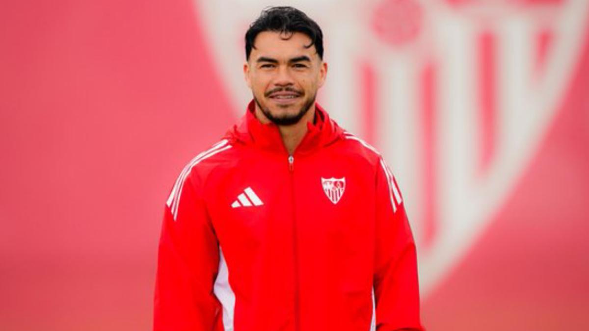 Suazo: "En Sevilla estoy feliz y es donde quiero estar"