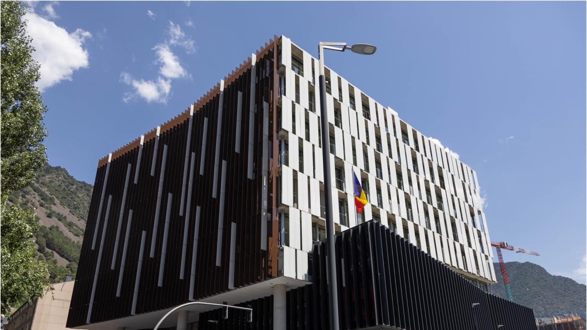 El juez andorrano cita a los siete futbolistas como testigos para esclarecer el caso de contrabando de relojes de alta gama