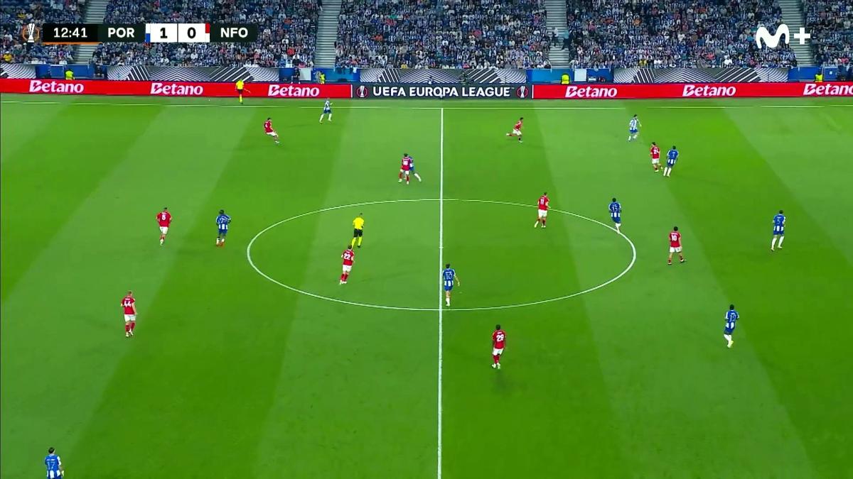 Candidato a mejor gol en propia del año: el Oporto...¡desde casi el medio del campo!