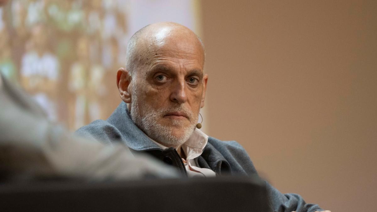 Tebas: "Si digo que conozco a Riquelme estará mal, así que..."