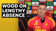 Wood regresa al Nottingham Forest tras una lesión en la rodilla