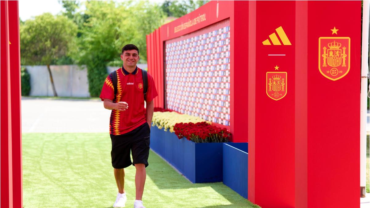 Los mundialistas Yeremy y Pedri, reconocidos en los Premios al Deporte Canario