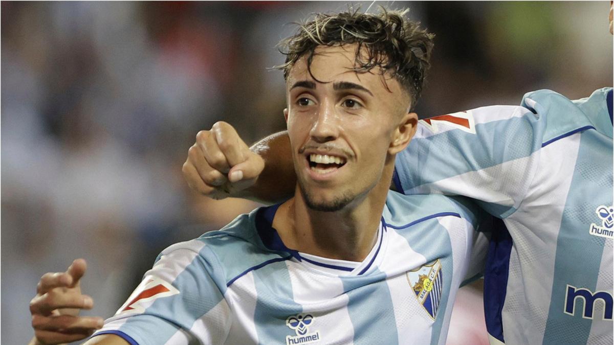 Al Málaga se le cae otro pilar: Larrubia sufre una fractura en el pie