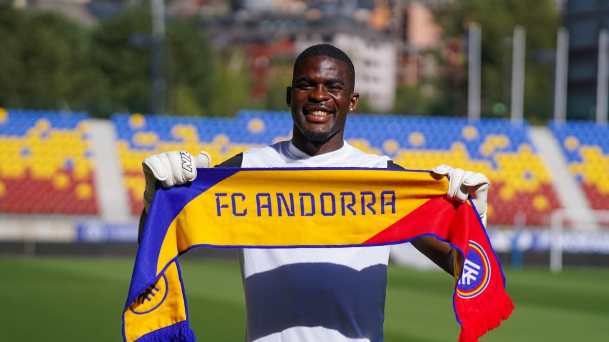 Owono, ilusionado con su segunda etapa en el Andorra: "Nadie puede quitarme la sonrisa de haber vuelto a casa"