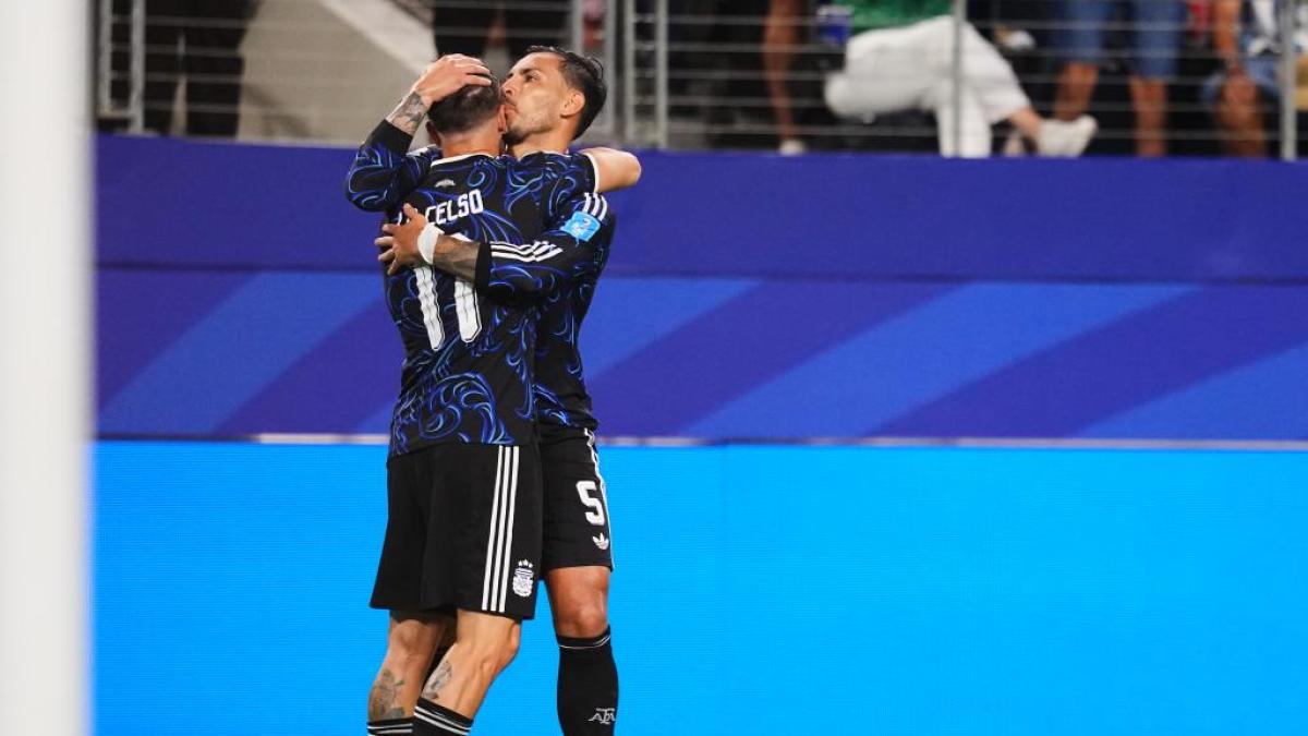 Sin Leo, pero con Lea: Paredes se vistió de Messi en la medular