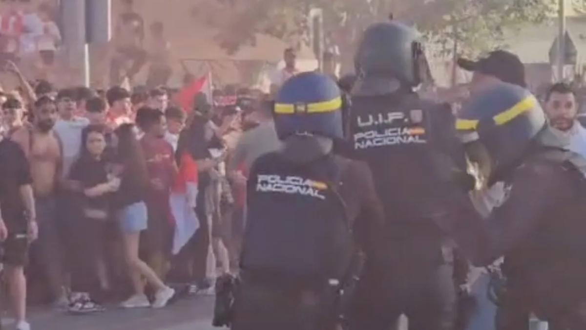 Multa económica y dos años de sanción para los aficionados del Málaga detenidos en el derbi en Almería