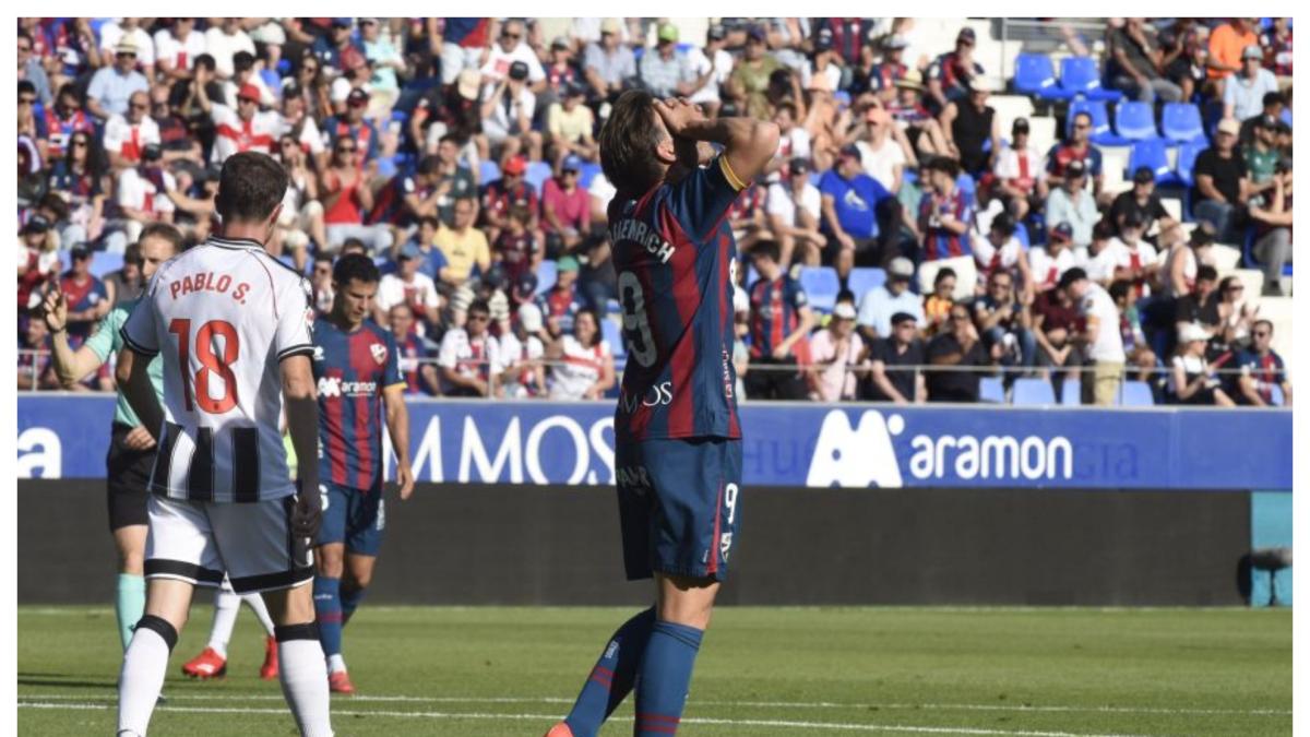El Castellón se agarra a los 'playoffs' y desciende al Huesca
