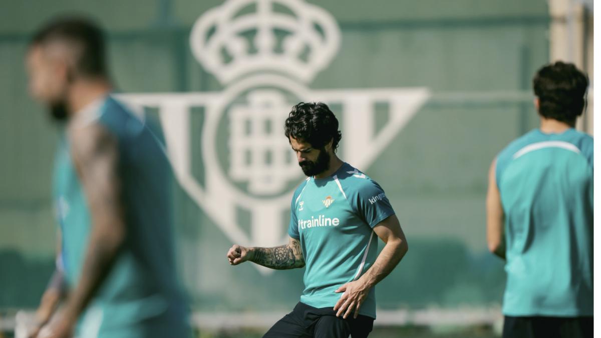 Isco sigue con el grupo en la última sesión de entrenamiento antes de recibir al Braga