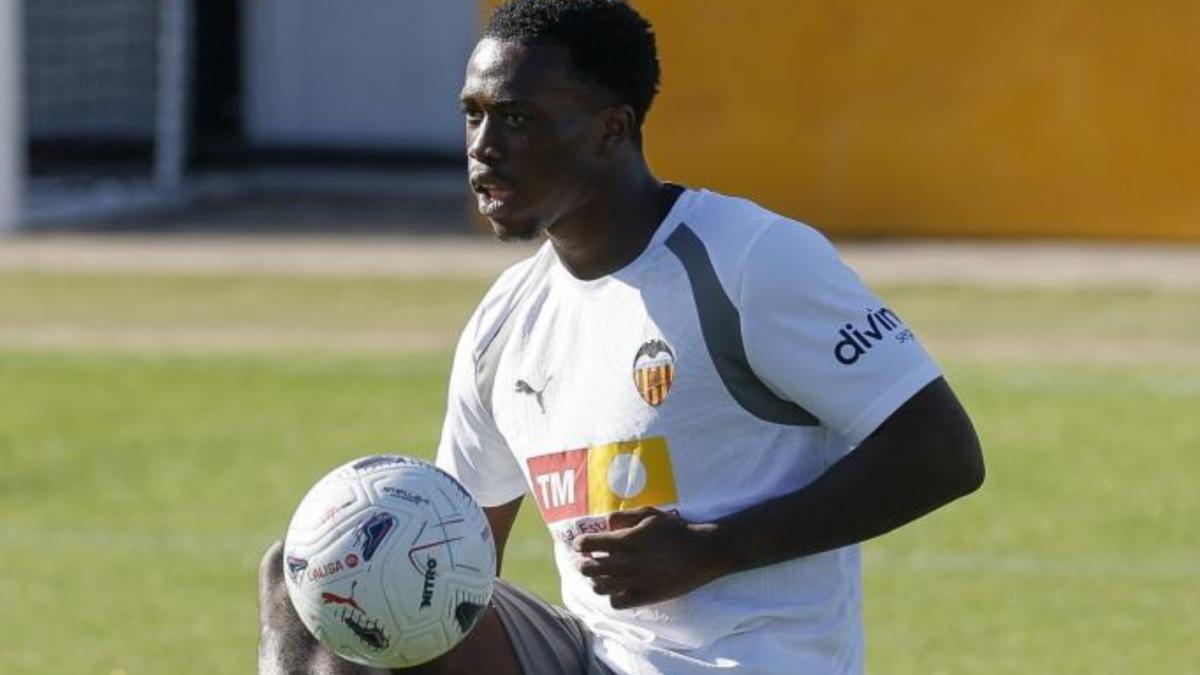 Otorbi renueva con el Valencia hasta 2031