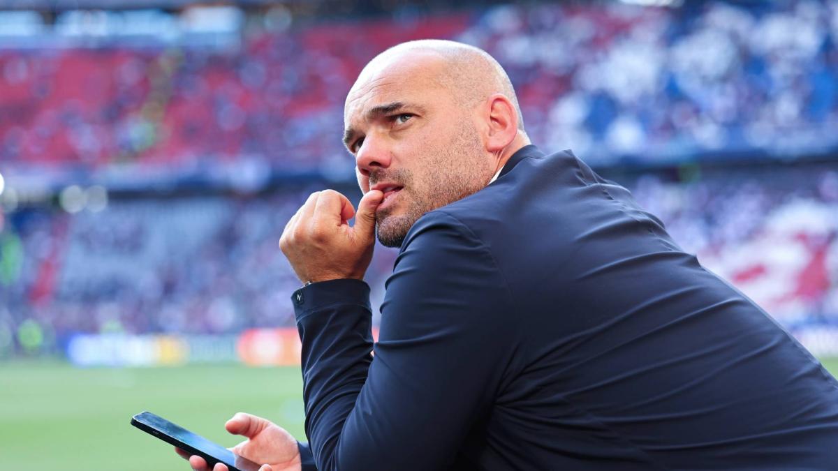 Sneijder carga contra la Federación Neerlandesa por el fichaje de Xavi: "Me resulta extraño"