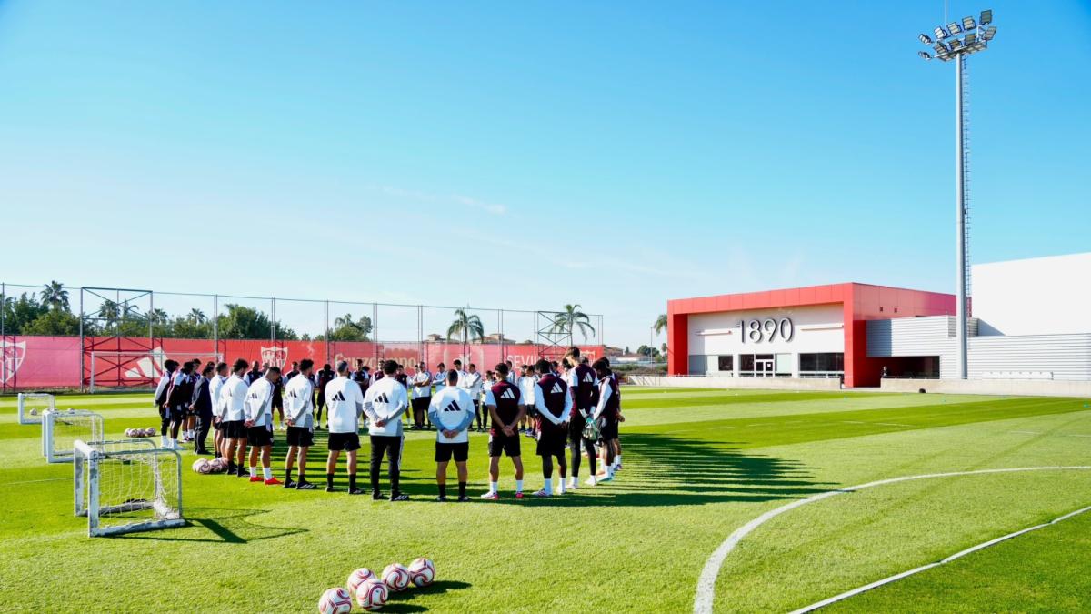 El Sevilla prepara un estreno copero marcado por el luto