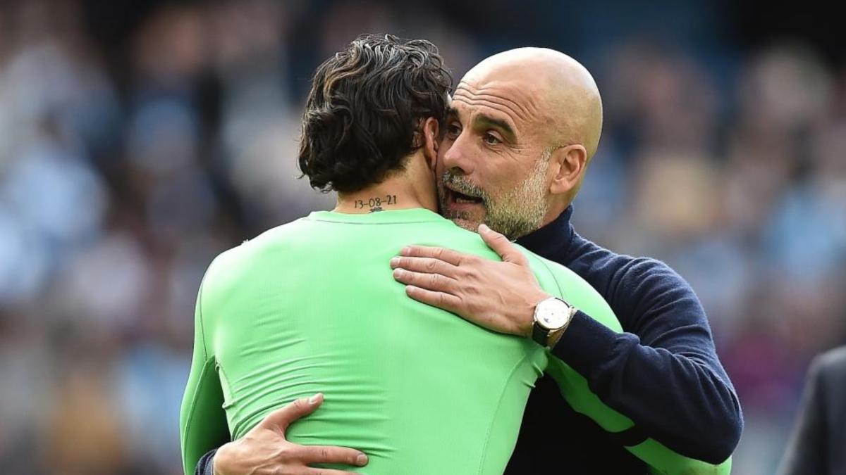 Nueva vacilada de Guardiola al Arsenal: "Tenemos el honor de haber cometido la primera falta contra Raya"