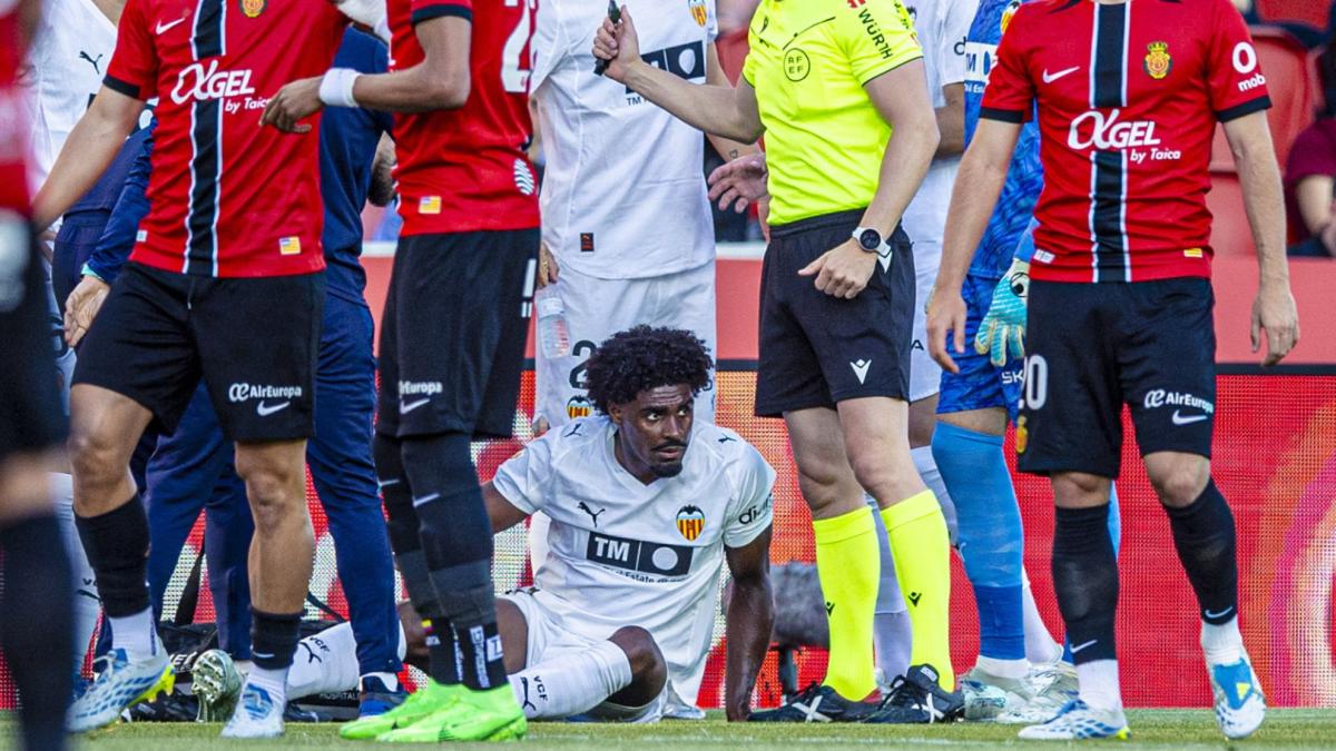 A Thierry Rendall, con una lesión muscular en el abductor, se le acaba el tiempo en el Valencia