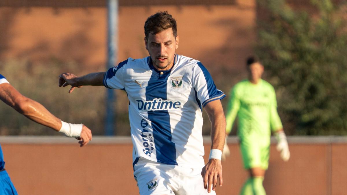 Javi Hernández pone rumbo a Japón