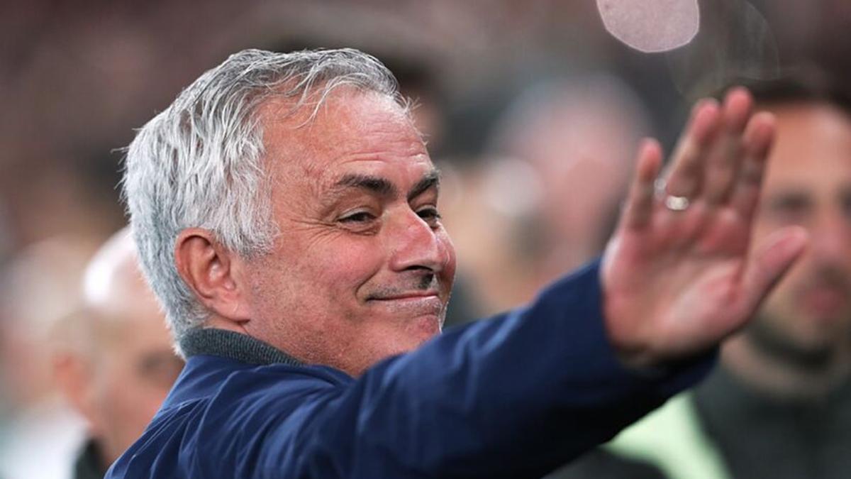 Mourinho descarta su salida del Benfica: "Mi próximo objetivo es llevarles a Champions"
