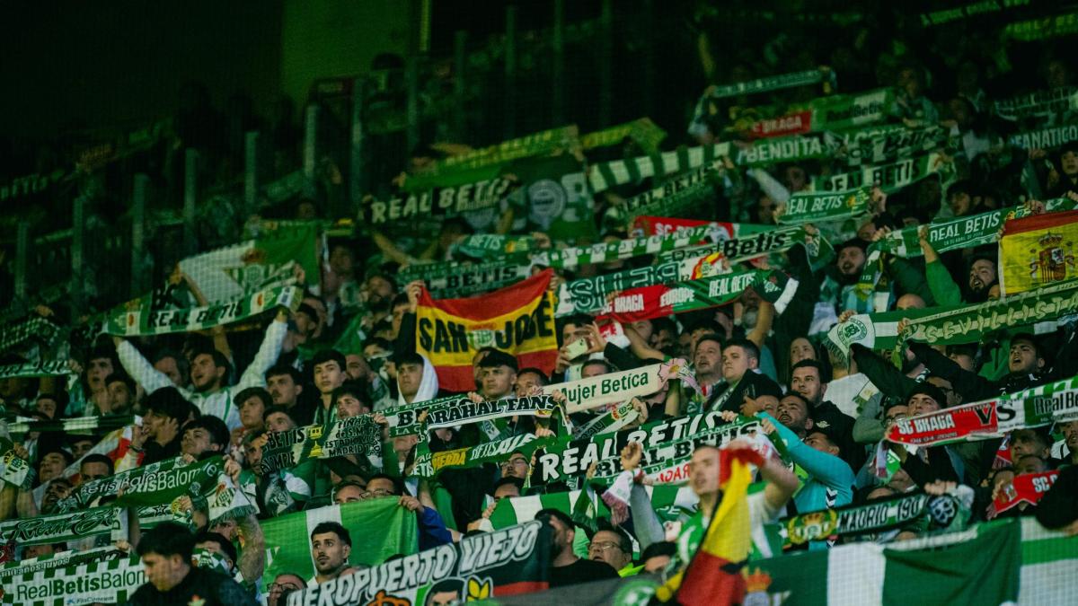 El Betis protesta ante la UEFA por el trato a sus aficionados en Braga