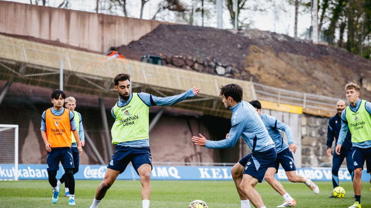 Matarazzo no recupera lesionados y pierde por sanción a Jon Martín ante el Alavés