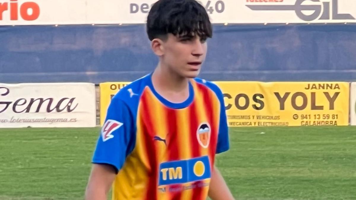 Enzo Pacha, el central que tiene en la agenda Real Madrid y Barça