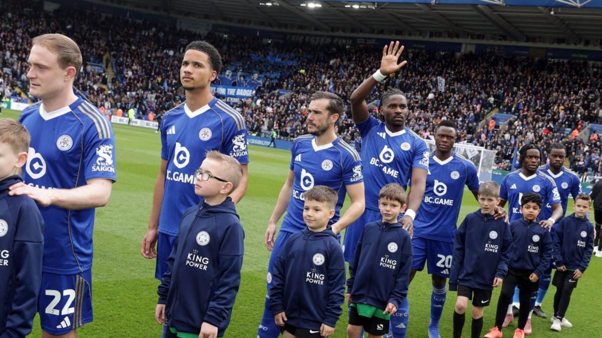 El Leicester confirma su descenso a los infiernos una década después de obrar el milagro