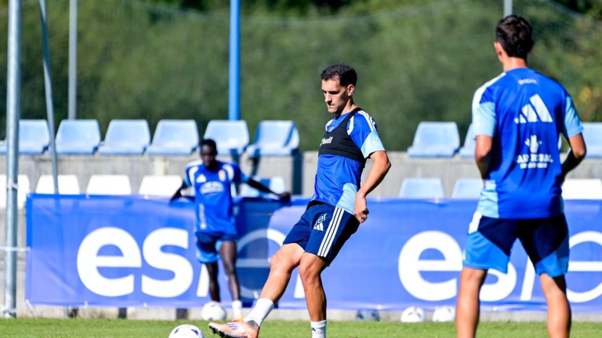 Dani Calvo, capitán del Oviedo: "En el derbi vamos a salir a matar"