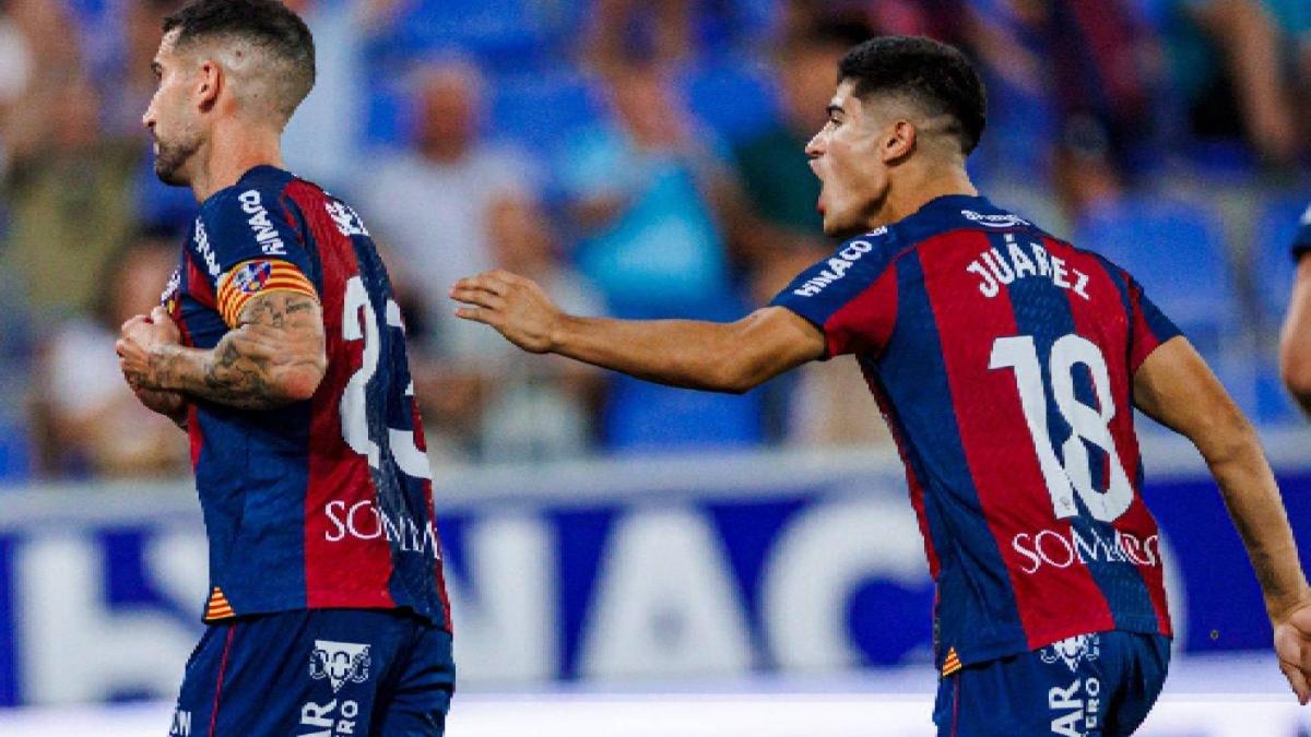 Un polémico penalti permite al Huesca debutar con triunfo