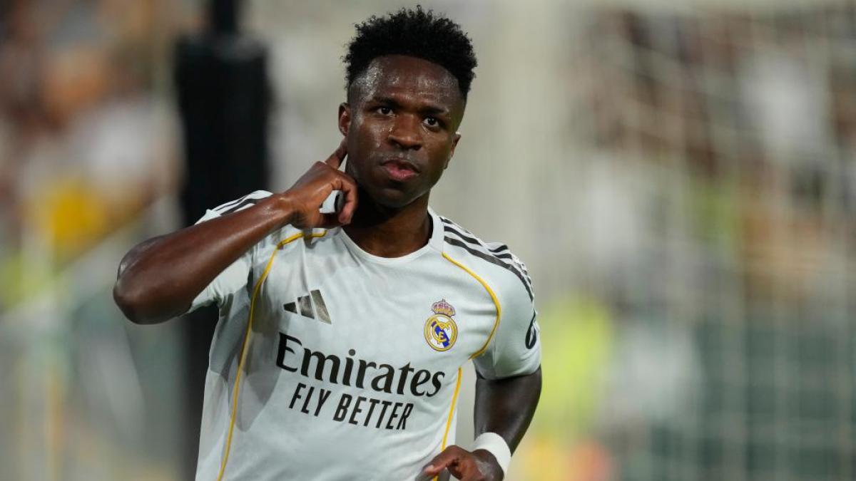 Doble mensaje de Vinicius tras su gol en La Cartuja