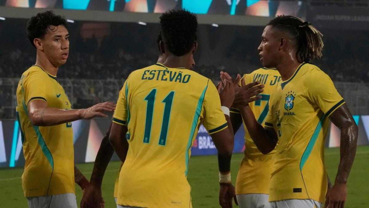 Brasil cierra su gira con más 'flashes' que fútbol