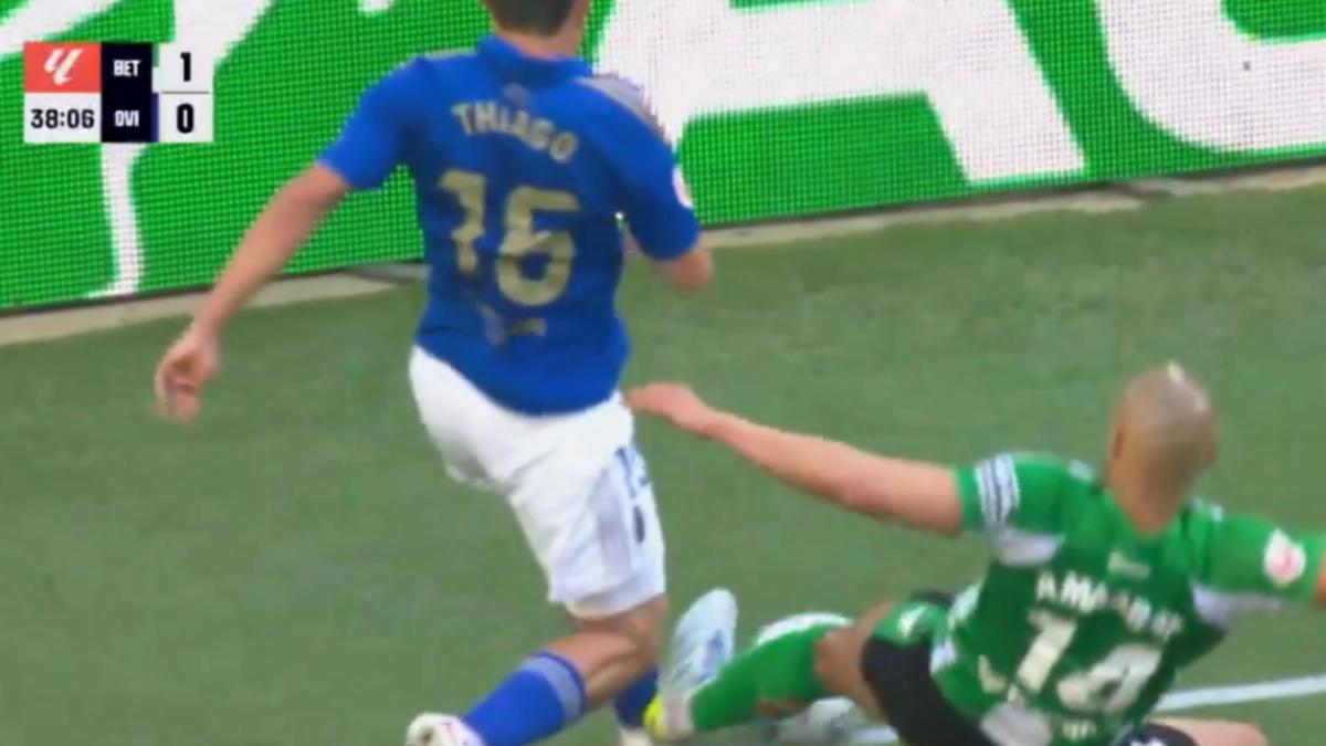 Thiago, sobre el posible penalti de Amrabat: "Hablé con el árbitro y me dijo que la pelota ya estaba fuera"