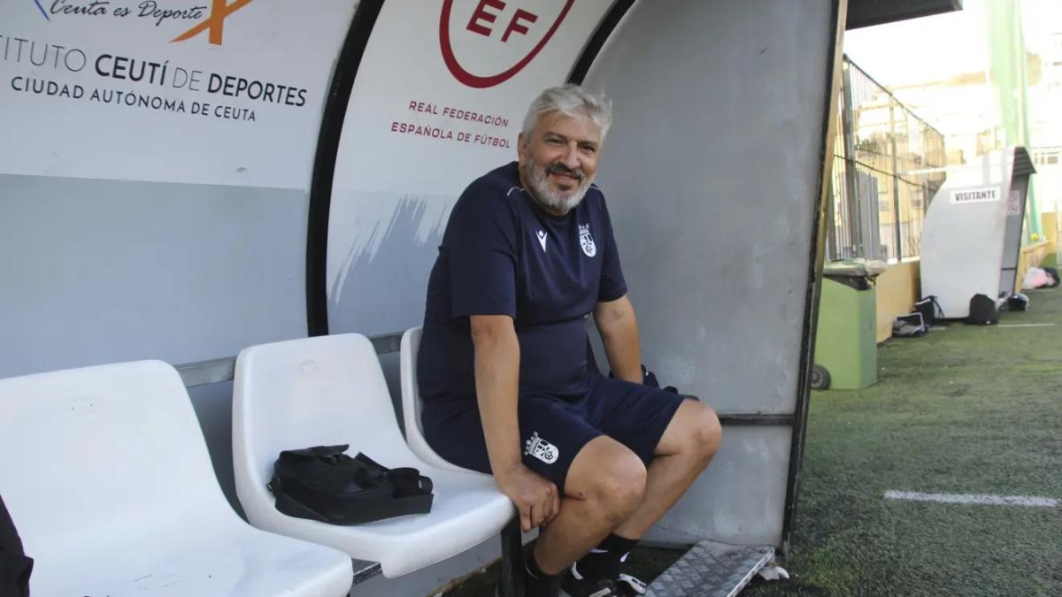 Nayim hará el saque de honor en el Zaragoza-Ceuta con el corazón dividido