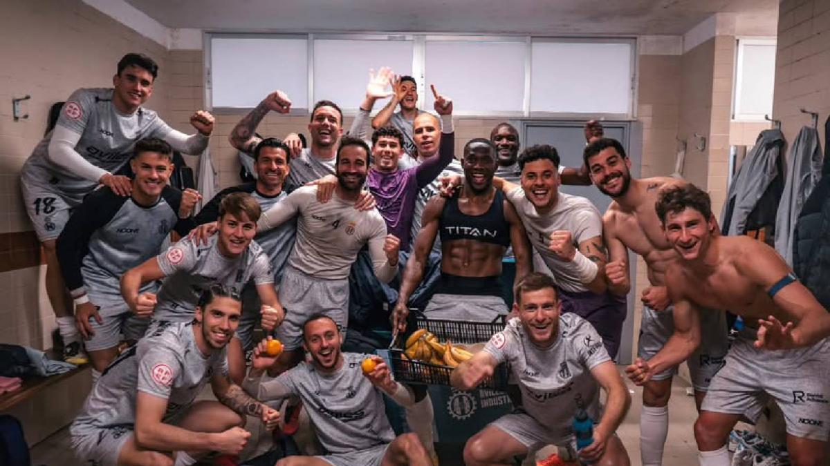 Kevin Bautista sitúa al Avilés más cerca de la permanencia