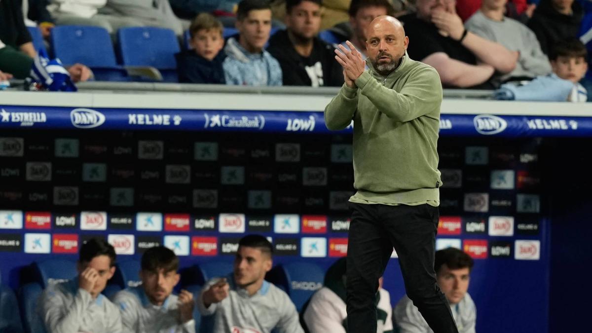 Manolo González: "Los jugadores llevan una mochila importante"