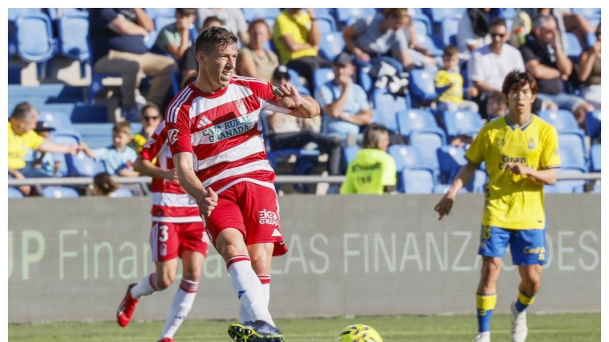 Alcaraz se queda en Los Cármenes