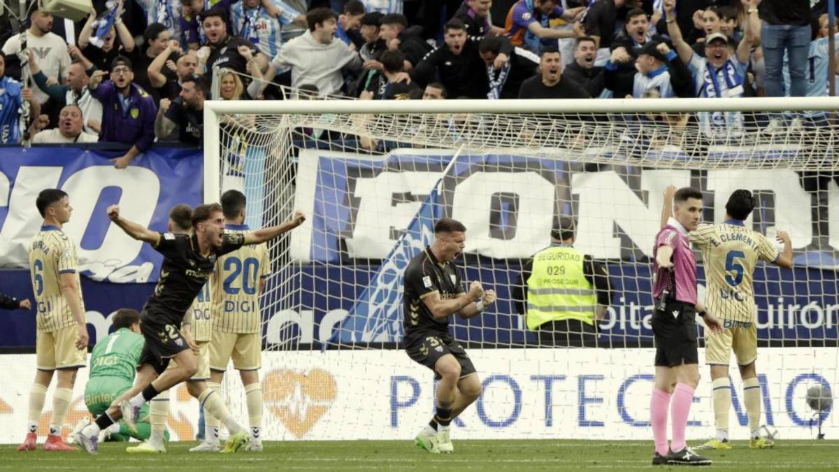 Incredulidad en Las Palmas por el penalti no señalado a Miyashiro