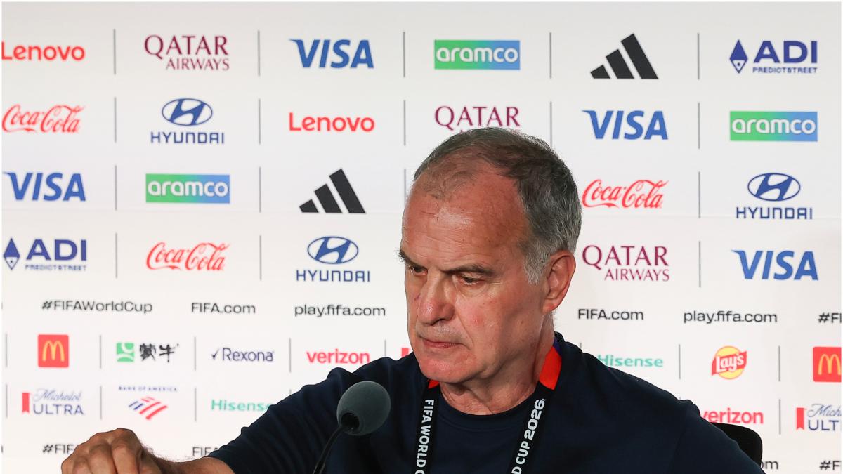 "Clima tenso" entre jugadores y Bielsa antes del Uruguay-España