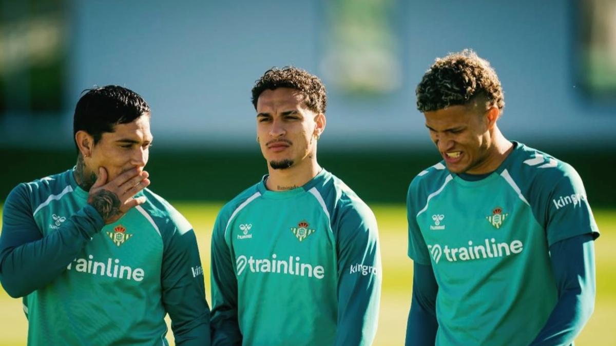 Diego Llorente y Antony, novedades en la lista frente al Real Madrid