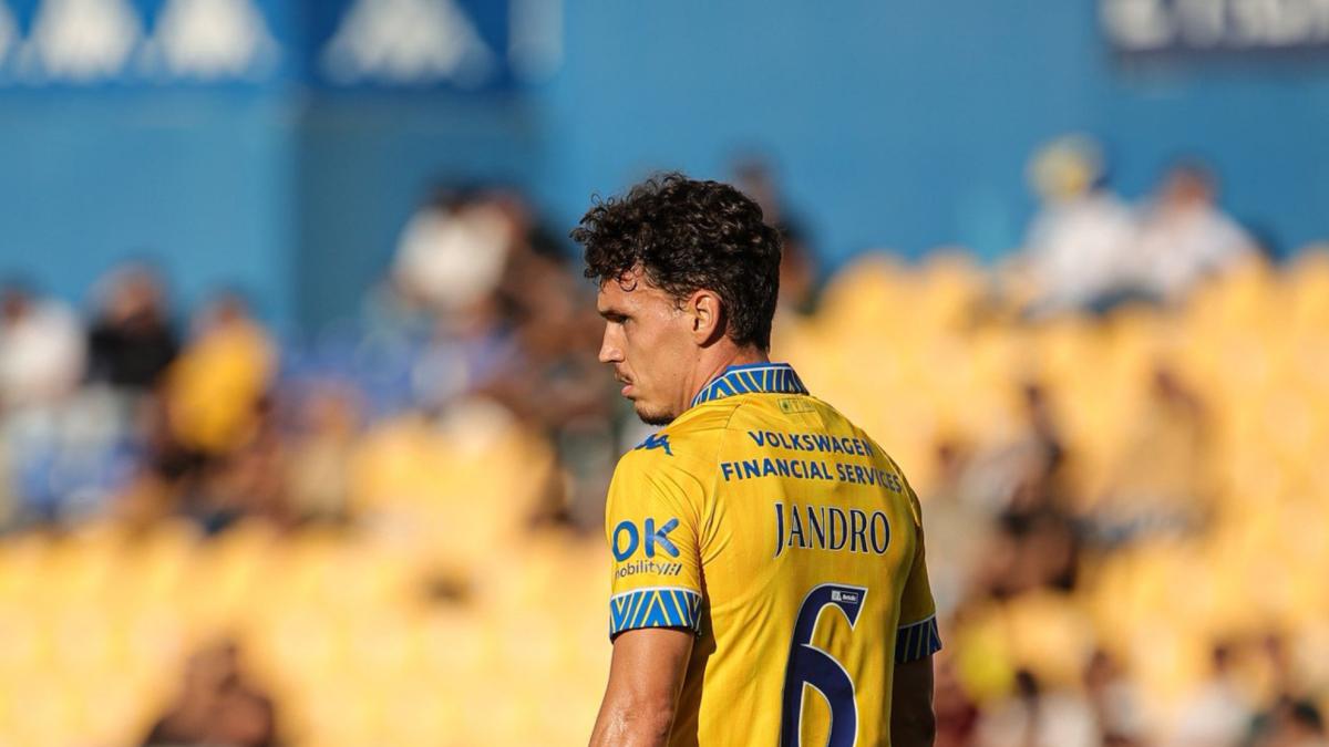 Jandro Orellana reforzará el centro del campo del Cádiz