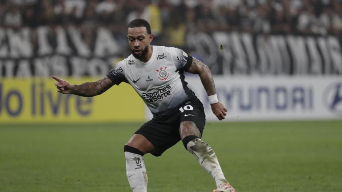 Memphis Depay no seguirá en el Corinthians