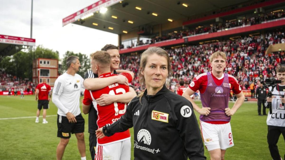 La primera y 'penúltima' vez de Marie-Louise Eta: "Se lo merecía, ganamos el partido por ella"
