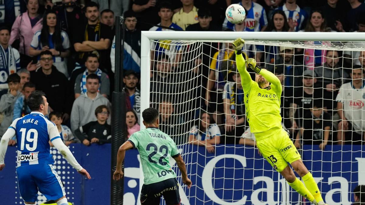 El Levante no gana pero vuelve a depender sí mismo