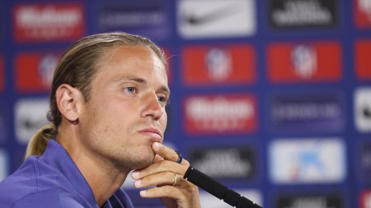 "Si Llorente hubiese puesto lo contrario, ¿tendría el aplauso de los mismos o la crítica de los otros?"