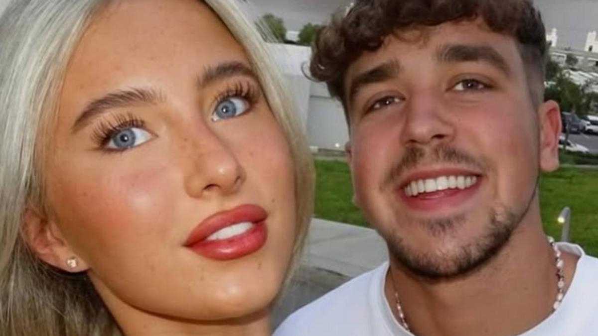 Un futbolista anuncia que va a ser padre... ¡y la madre es la hija de su entrenador!