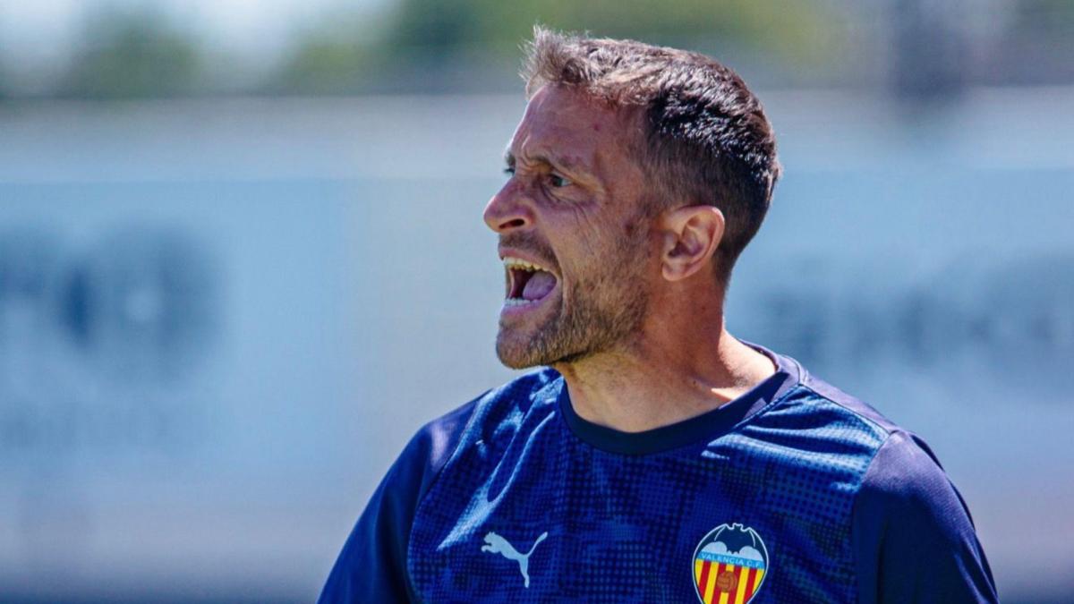 Óscar Sánchez se gana la renovación tras salvar al Mestalla